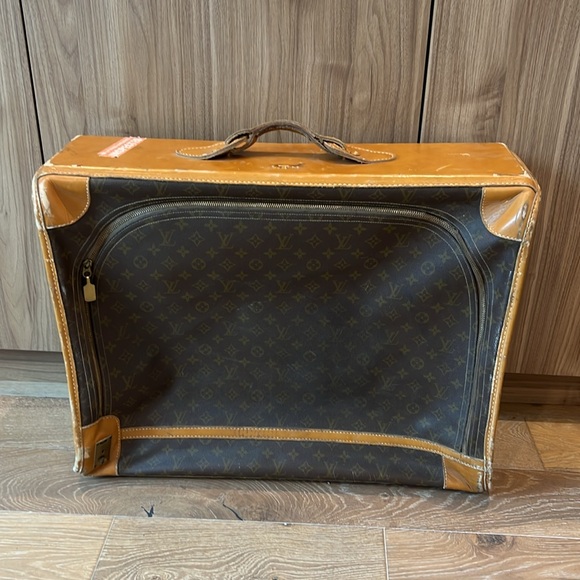 1970s Vintage Louis Vuitton Suitcase - Picture 8 of 9